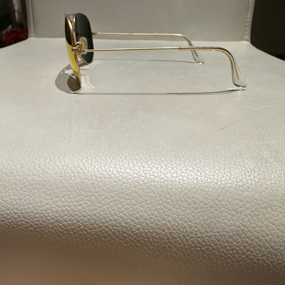 Red mirrored Ray Bans - Picture 2 of 3